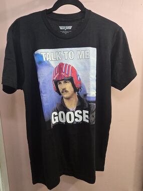 Top Gun Black 'Talk To Me Goose' Graphic Tee